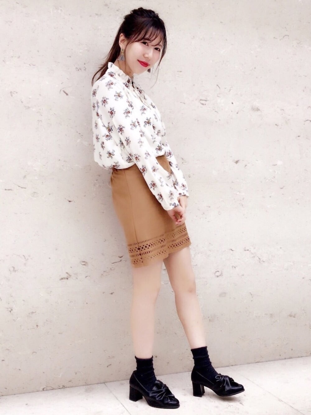 「オトナカジュアル、archives、台形ｽｶｰﾄ、花柄、vintage、レトロ、ブラウス、リボン、ローファー、ootd」｜「archivesの【予約】結びリボンローファー（ローファー、ブラック系）」を使った、AYA0119さん（レディース・161cm）の冬コーディネートの1枚目の写真