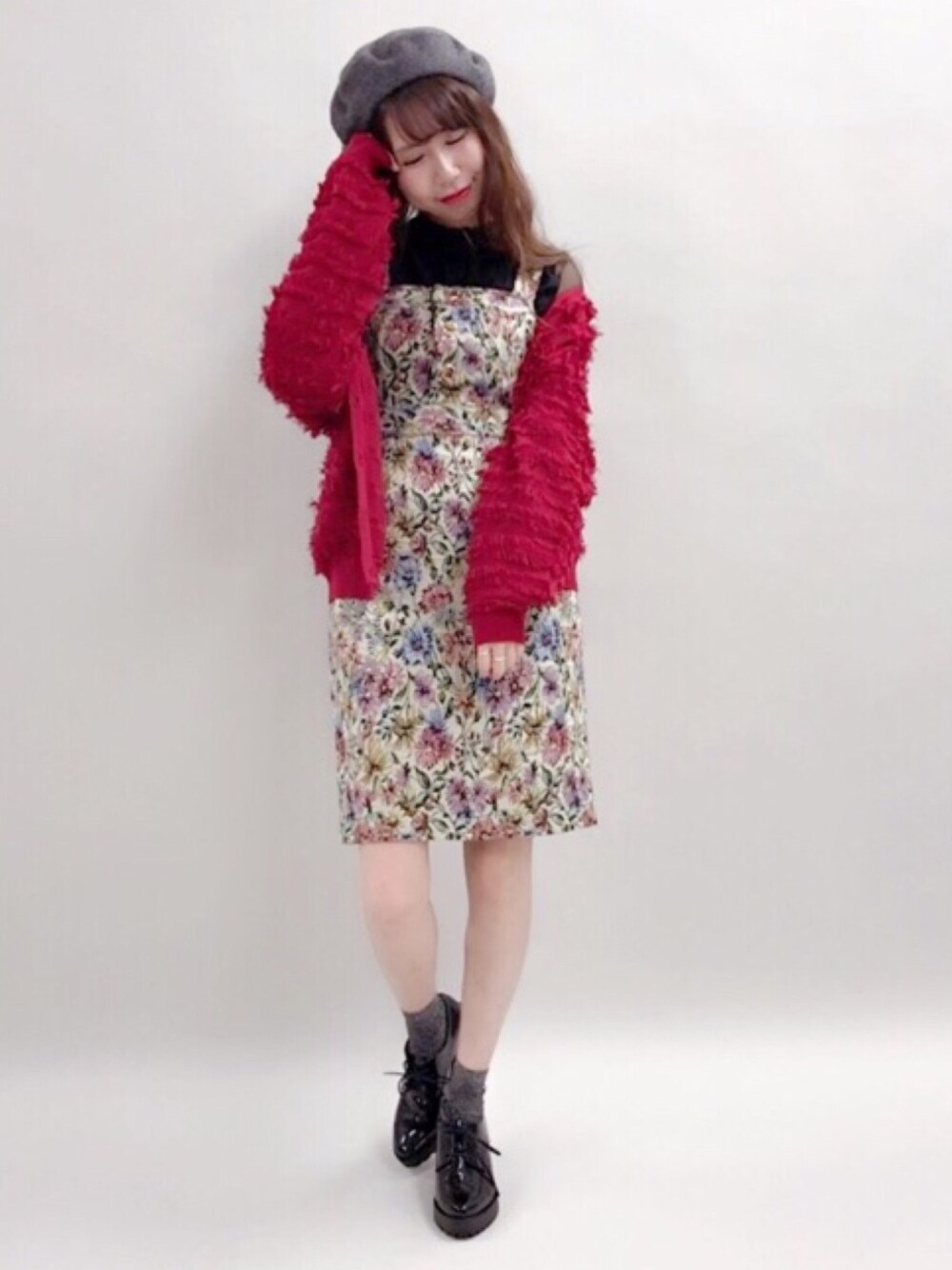 「archives、ベレー帽、秋コーデ、タイトスカート、ゴブラン、もこもこ、フリンジ、vintage」｜「archivesのレースアップブーティ（ブーティ、ブラック系）」を使った、AYA0119さん（レディース・161cm）の秋コーディネートの1枚目の写真