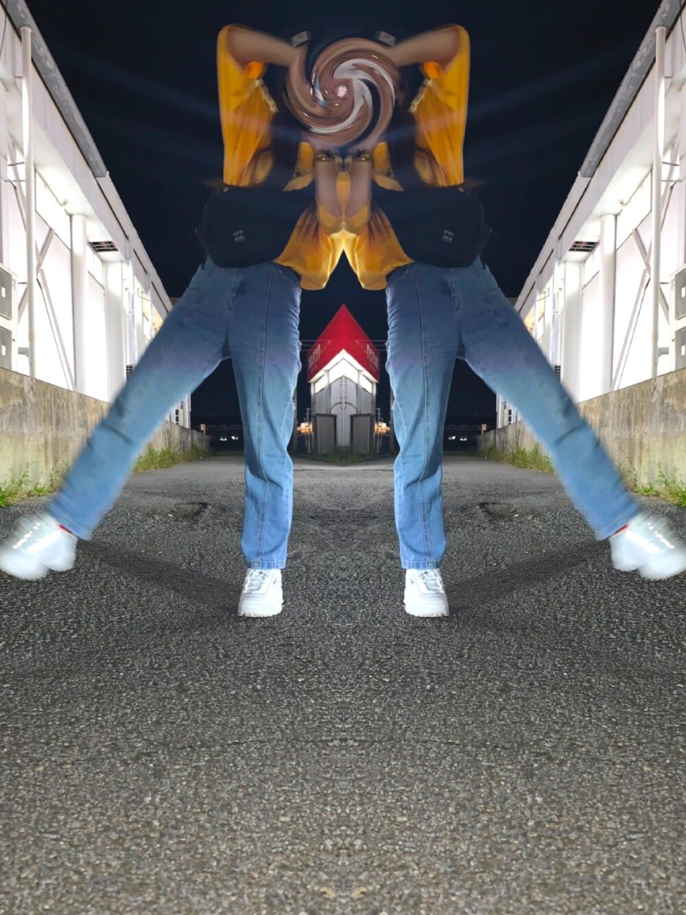 「RASVOA、KANGOL、FILA、さむい、オレンジ、ストリート系、ストリート系女子」｜「Carharttの【carhart/カーハート】ニット帽 / ニットキャップ（ニットキャップ/ビーニー、ブラック系）」を使った、AIPANDAさん（レディース・152cm）の秋コーディネートの1枚目の写真