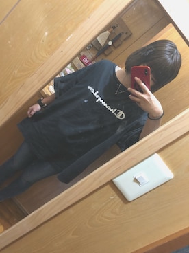 「Champion（チャンピオン）のアイテム（Tシャツ/カットソー、ブラック系）」を使った、あずきち。さん（レディース・162cm）の冬コーディネート