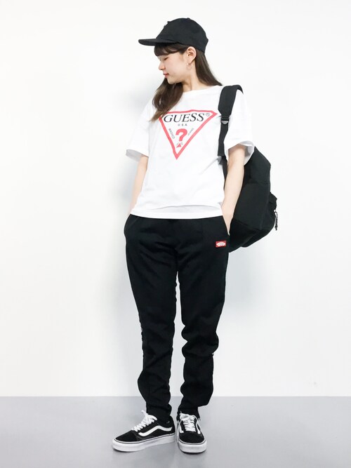 搭配vans裤子的女性时尚穿搭总览