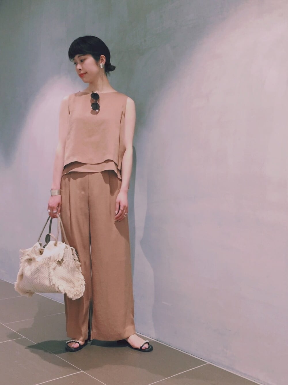 「夏、大人カジュアル、ootd、キレイめ、夏コーデ、リネン、セットアップ、TSURU by mariko oikawa、potioR、STUDIOUS」｜「STUDIOUSのSTUDIOUS リネンライクAラインレイヤードブラウス（シャツ/ブラウス、ブラウン系）」を使った、足立つくしさん（レディース・166cm）の夏コーディネートの1枚目の写真