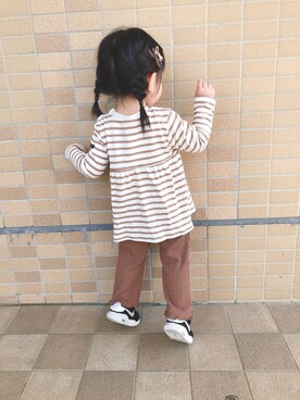 「petit main（プティマイン）の後ろギャザーボーダーTシャツ（Tシャツ/カットソー、ベージュ系）」を使った、N★さん（キッズ・100cm）の秋コーディネート
