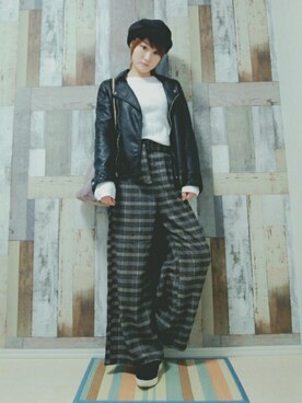 「GU（ジーユー）のアイテム（Tシャツ/カットソー、ホワイト系）」を使った、ｙａｔｏさん（レディース・163cm）の冬コーディネート