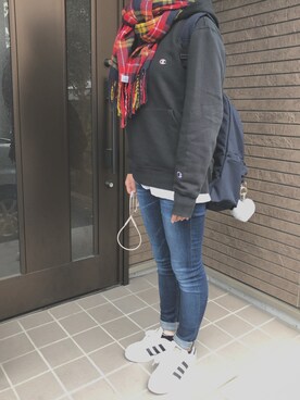「UNIQLO（ユニクロ）のアイテム（Tシャツ/カットソー、ホワイト系）」を使った、ななこさん（レディース・159cm）の秋コーディネート