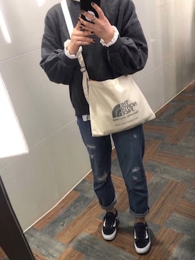 「UNIQLO（ユニクロ）のアイテム（パンツ、ブルー系）」を使った、ななこさん（レディース・159cm）の春コーディネート