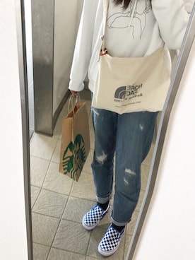 「THE NORTH FACE（ザノースフェイス）のTHENORTHFACE/ザ・ノースフェイス/Musette ToteBag（トートバッグ、グレー系）」を使った、ななこさん（レディース・159cm）の春コーディネート