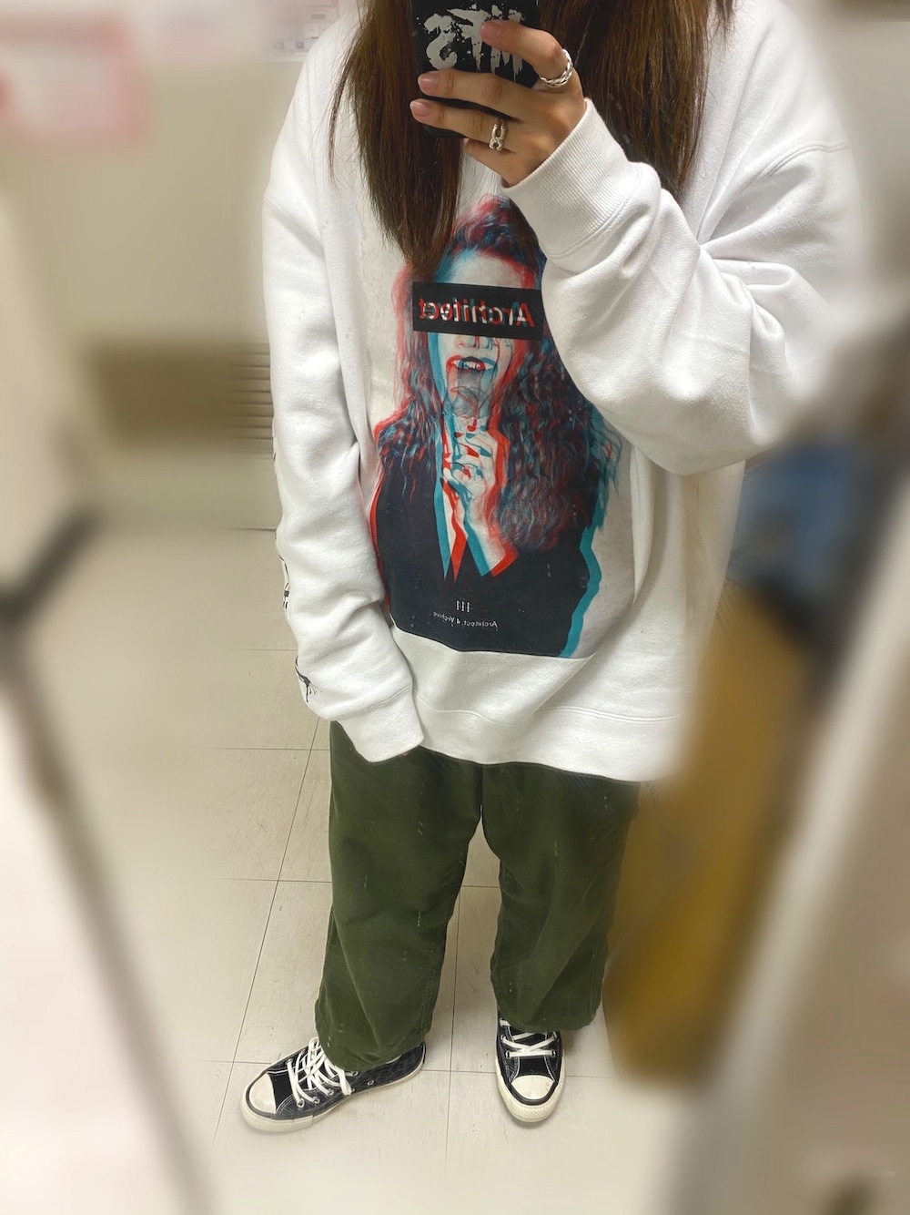 「メンズライク、ストーリート、converse、DENHAM、コラボスニーカー、A4A」｜「L.H.PのA4A/エーフォーエー/ICE CREAM CN/スウェット（スウェット、ホワイト系）」を使った、あみみ。さん（レディース・145cm）の冬コーディネートの1枚目の写真