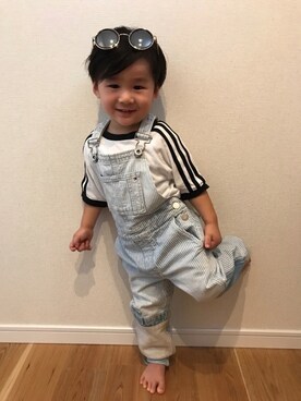 「TOMMY HILFIGER（トミーヒルフィガー）のアイテム（オールインワン・サロペット）」を使った、na88gdさん（キッズ・90cm）の秋コーディネート