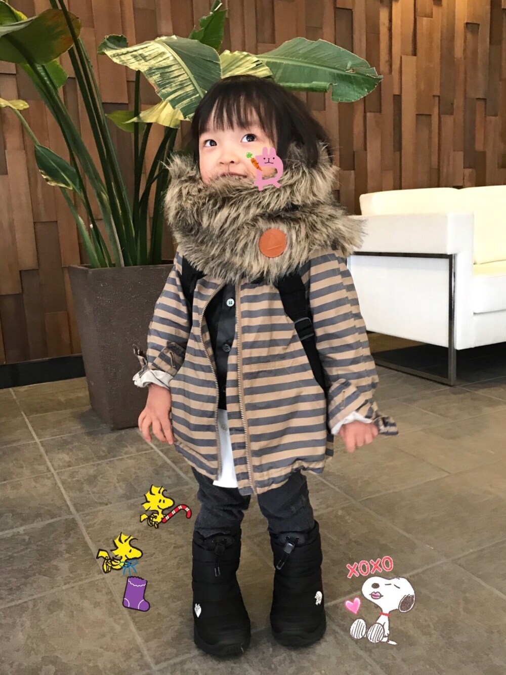「休日スタイル、カジュアル、キッズファッション、冬、2歳、シャツスタイル、白シャツ、ブルゾン、ファー小物、おとこのこ」｜「FITHのアイテム（ナイロンジャケット、ベージュ系）」を使った、☆RandM☆さん（キッズ・90cm）の秋コーディネートの1枚目の写真