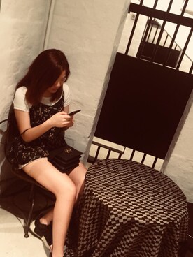 「CHARLES & KEITH（チャールズ & キース）のアイテム（ショルダーバッグ、ブルー系）」を使った、judpainan さん（レディース）の秋コーディネート