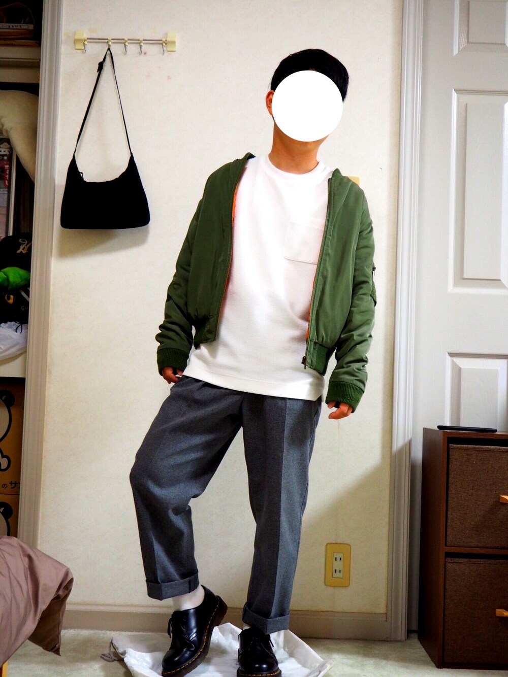 「SPINNSのアイテム（MA-1、グリーン系）」を使った、ポンさん（メンズ・153cm）の秋コーディネートの1枚目の写真