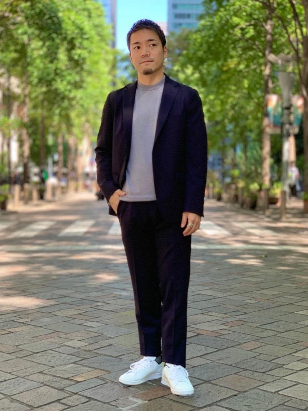 「スニーカー、ジャケット、セットアップ、シューズ、ビジネス、ニット/セーター、ぱんつ、■WORK TRIP OUTFITS、□Mお悩み別 / ふともも筋肉質」｜「WORK TRIP OUTFITS GREEN LABEL RELAXINGのWTO TWPU サージ無地マジコンスリムNP スーツパンツ -ウォッシャブル・防シワ・ストレッチ-（スーツパンツ、ブルー系）」を使った、oono_yさん（メンズ・172cm）の秋コーディネートの1枚目の写真