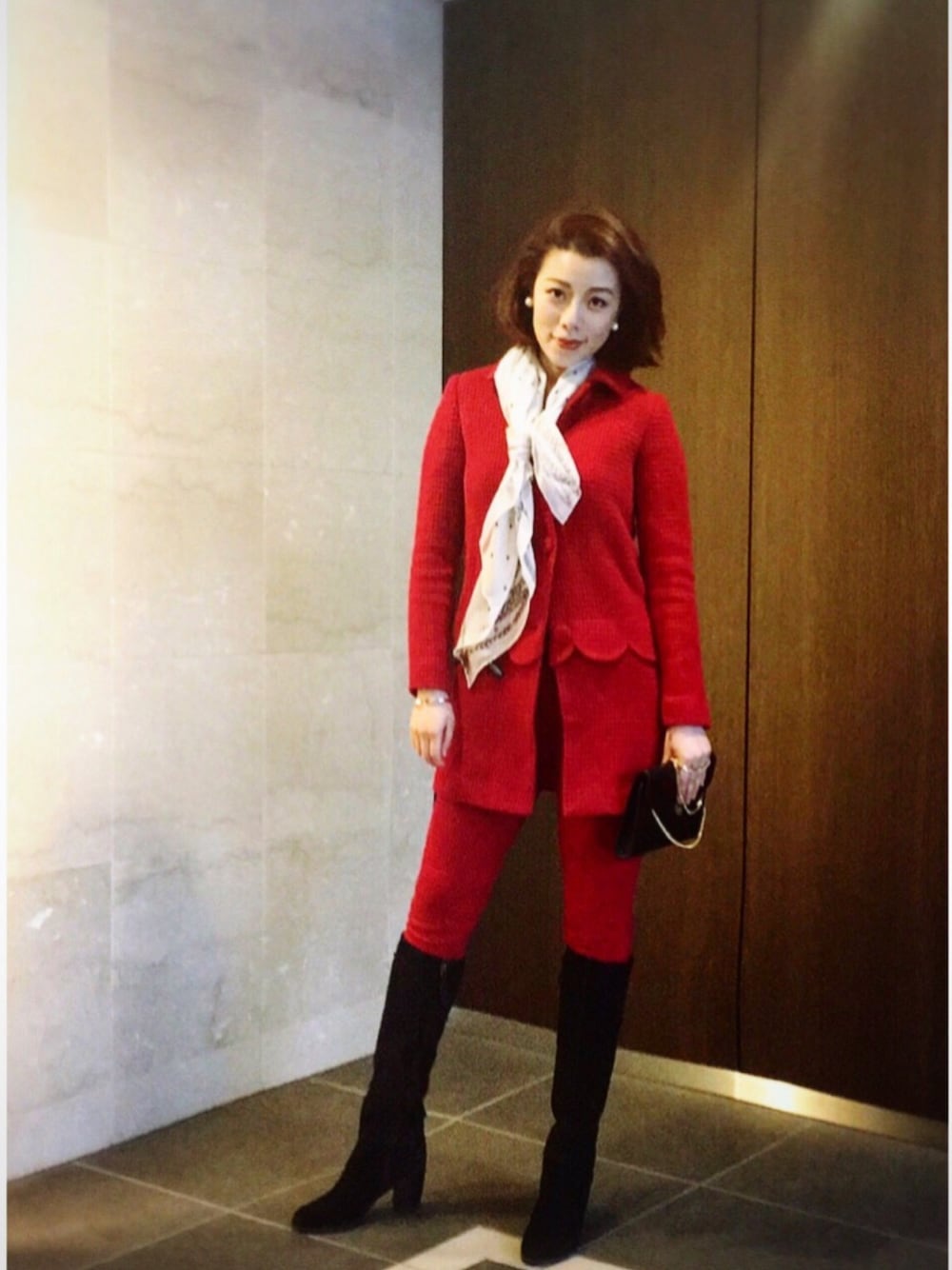 「vintage、ヴィンテージ、red、レッド」｜「CHANELのアイテム（マフラー、ホワイト系）」を使った、Blancaxxさん（レディース・168cm）の冬コーディネートの1枚目の写真