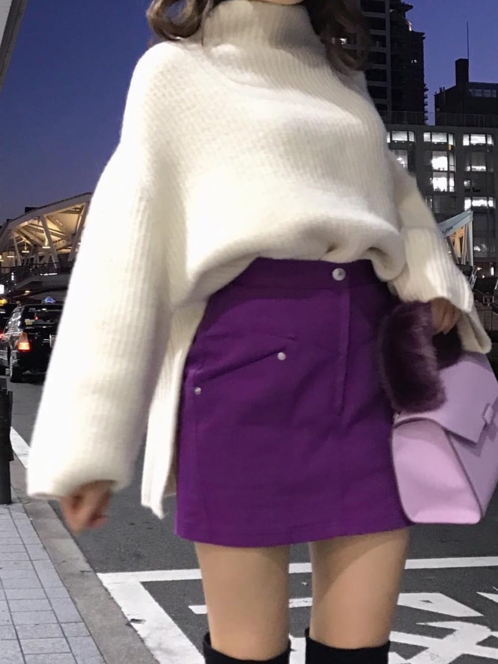 「ニーハイブーツ、ハイネックニット、台形ｽｶｰﾄ、スカート見えパンツ、SNIDEL 2018 Autumn Winter 2nd Collection」｜「SNIDELのローゲージハイネックニットプルオーバー（ニット/セーター、ホワイト系）」を使った、SNIDEL_official_snapさん（レディース・160cm）の秋コーディネートの1枚目の写真
