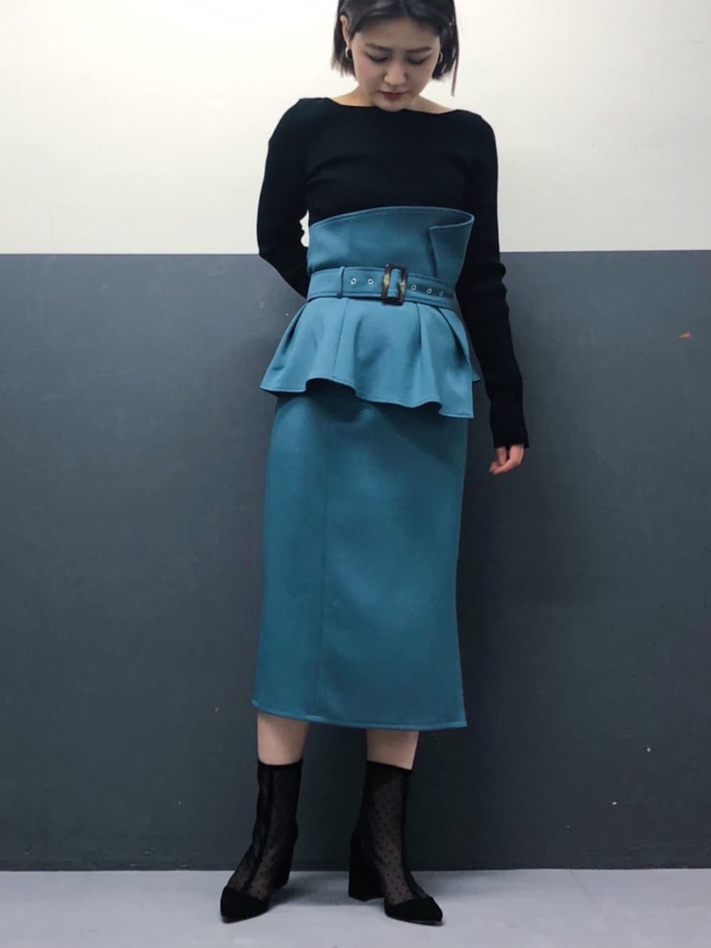 「snidel、SNIDEL 2018 Autumn Winter 2nd Collection、SNIDEL 2019 Spring Summer 1st Collection」｜「SNIDELのバリエポインテッドシューズ（パンプス、ブラック系）」を使った、SNIDEL_official_snapさん（レディース・160cm）の冬コーディネートの1枚目の写真