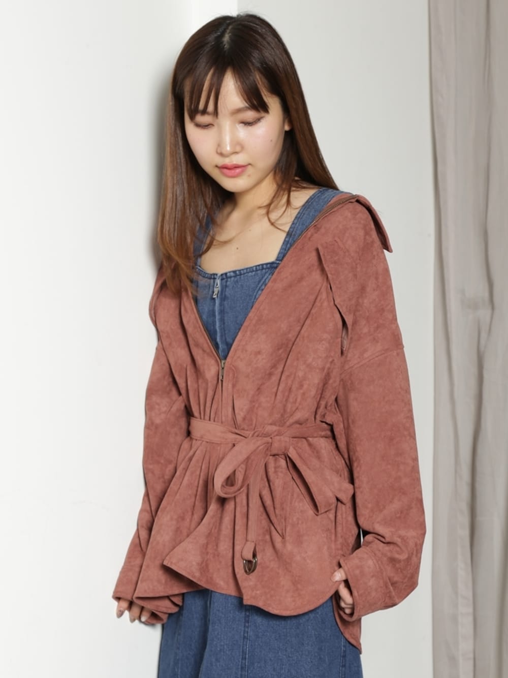 「snidel、春アウター、デニムジャンスカ、スウェードブルゾン、SNIDEL 2019 Spring Summer 1st Collection」｜「SNIDELのオーバーサイズスエードブルゾン（その他アウター、ピンク系）」を使った、SNIDEL_official_snapさん（レディース・163cm）の春コーディネートの1枚目の写真