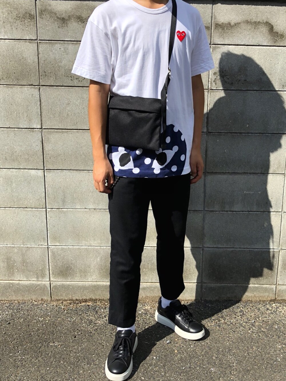 「夏、おしゃれさんと繋がりたい、Tシャツ、ラフ、ブラック」｜「STUDIOUSのアイテム（ポーチ、ブラック系）」を使った、MIMUさん（メンズ・173cm）の夏コーディネートの1枚目の写真