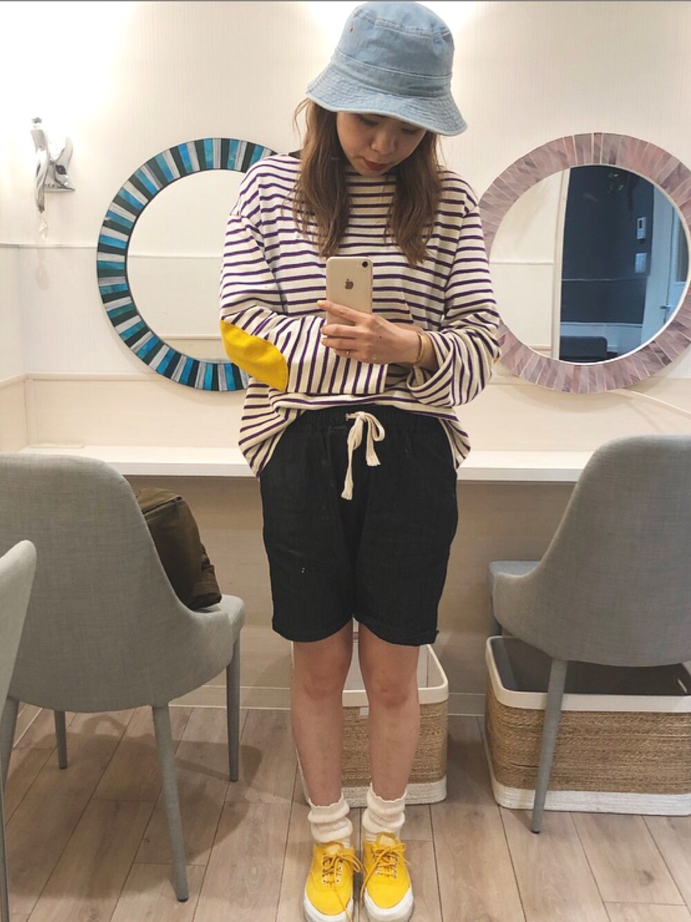「BEAMS BOY、ボーダートップス、カジュアルコーデ、パープル、ショートパンツ、converse、yellow、おしゃれさんと繋がりたい、秋コーデ、夏のボーダーフェス」｜「CIAOPANICのアイテム（パンツ、ブラック系）」を使った、taaa♡さん（レディース・160cm）の夏コーディネートの1枚目の写真