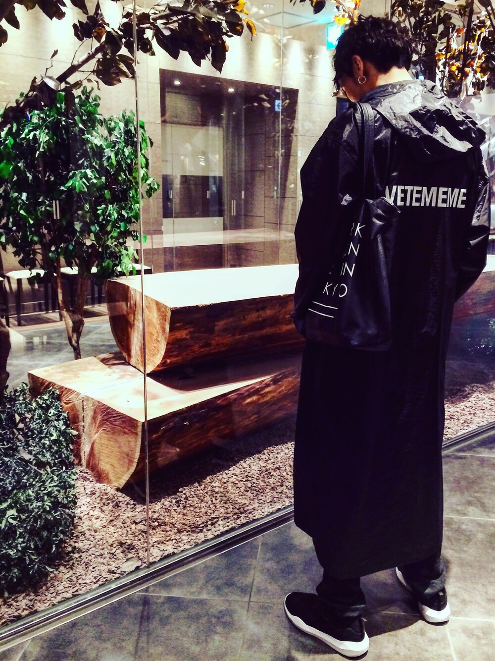 「三代目JSB」｜「vetememesのアイテム（ミリタリージャケット、ブラック系）」を使った、いっくんさん（メンズ・179cm）の秋コーディネートの1枚目の写真