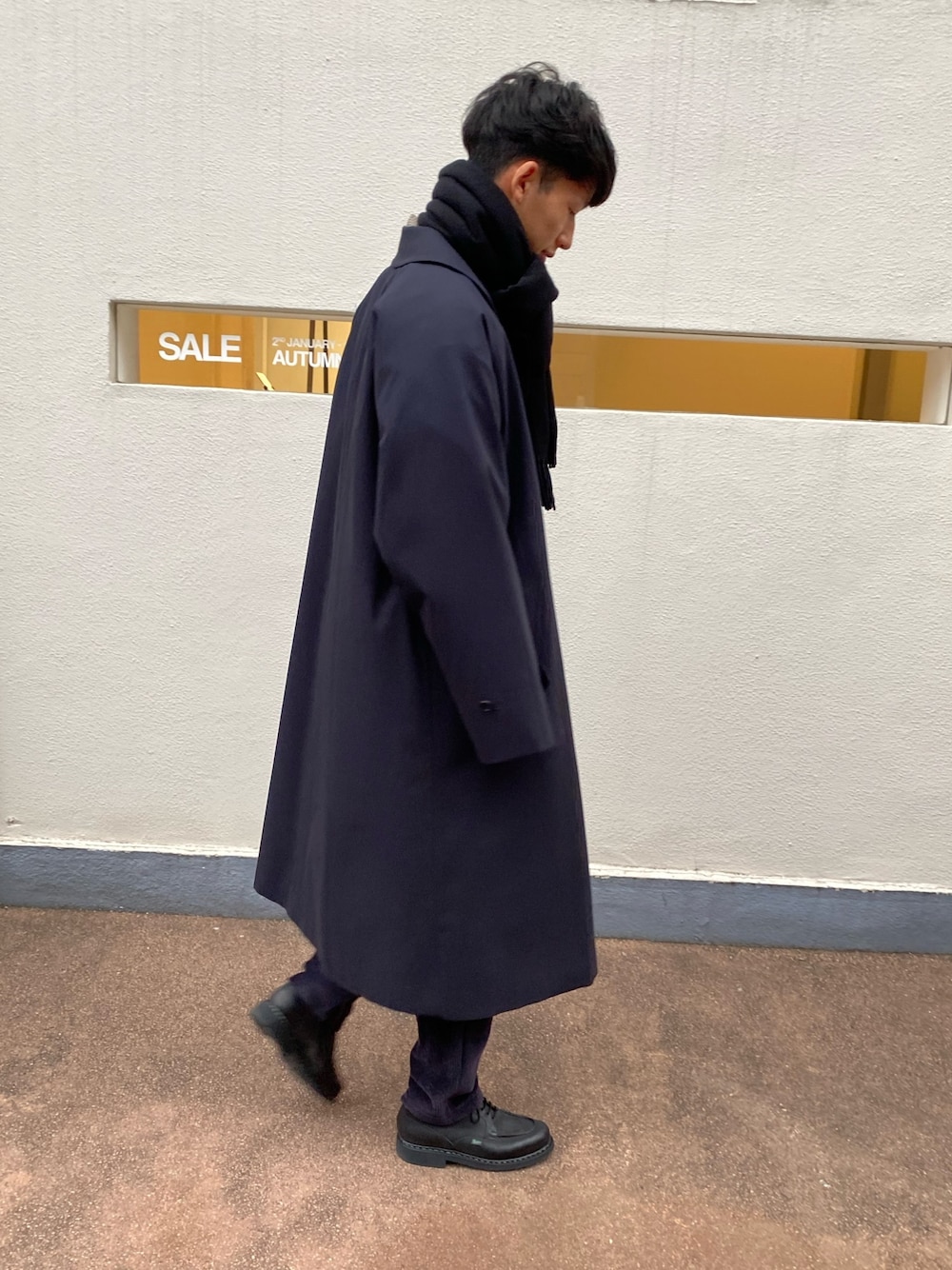 「ロングコート、革靴、graphpaper、Paraboot、AcneStudios、お洒落さんとつながりたい、シンプルコーデ、冬コーデ」｜「Graphpaperのアイテム（ステンカラーコート、ブラック系）」を使った、yuichiroさん（メンズ・183cm）の冬コーディネートの1枚目の写真