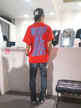 「KaneZ（ケインズ）のアイテム（Tシャツ/カットソー）」を使った、にしおさん（メンズ・180cm）の夏コーディネート