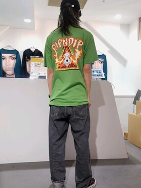 「RIPNDIP（リップンディップ）のアイテム」を使った、にしおさん（メンズ・180cm）の春コーディネート