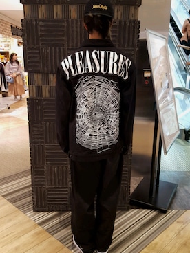 「PLEASURES（プレジャー）のアイテム」を使った、にしおさん（メンズ・180cm）の秋コーディネート