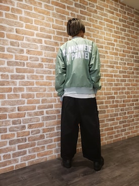 「whiteland」｜「アイテム（MA-1）」を使った、にしおさん（メンズ・180cm）の秋コーディネート