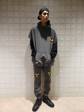 「whiteland」｜「アイテム（スウェット）」を使った、にしおさん（メンズ・180cm）の春コーディネート