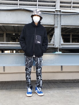 「DANKE SCHON（ダンケシェーン）のDankeSchon/ダンケシェーン/TCトライバルバケットハット（宽边帽、ベージュ系）」を使った、にしおさん（メンズ・180cm）の冬コーディネート