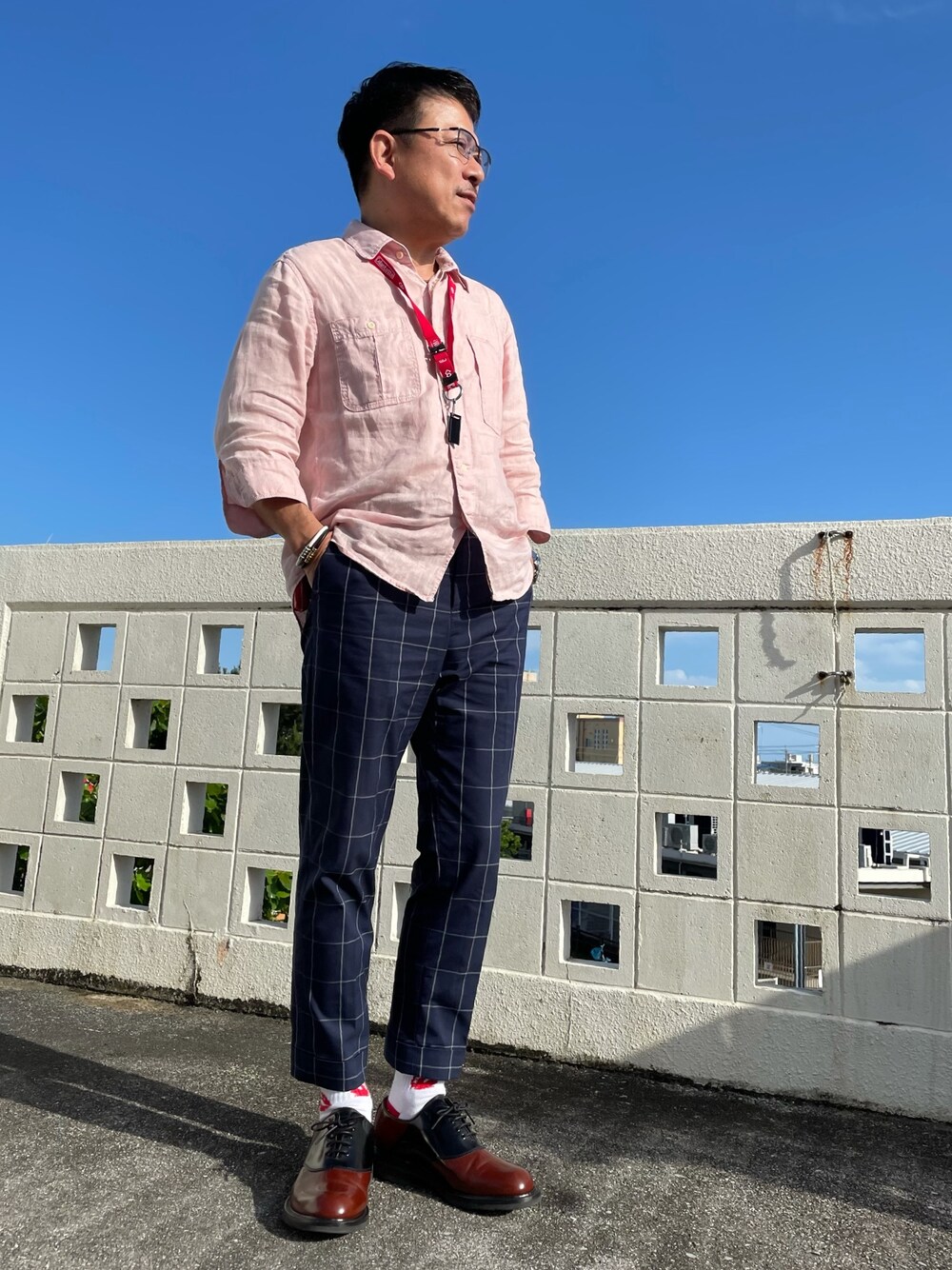 「JOURNAL STANDARD relumeのアイテム（シャツ/ブラウス、ピンク系）」を使った、cbabcさん（メンズ・168cm）の春コーディネートの1枚目の写真
