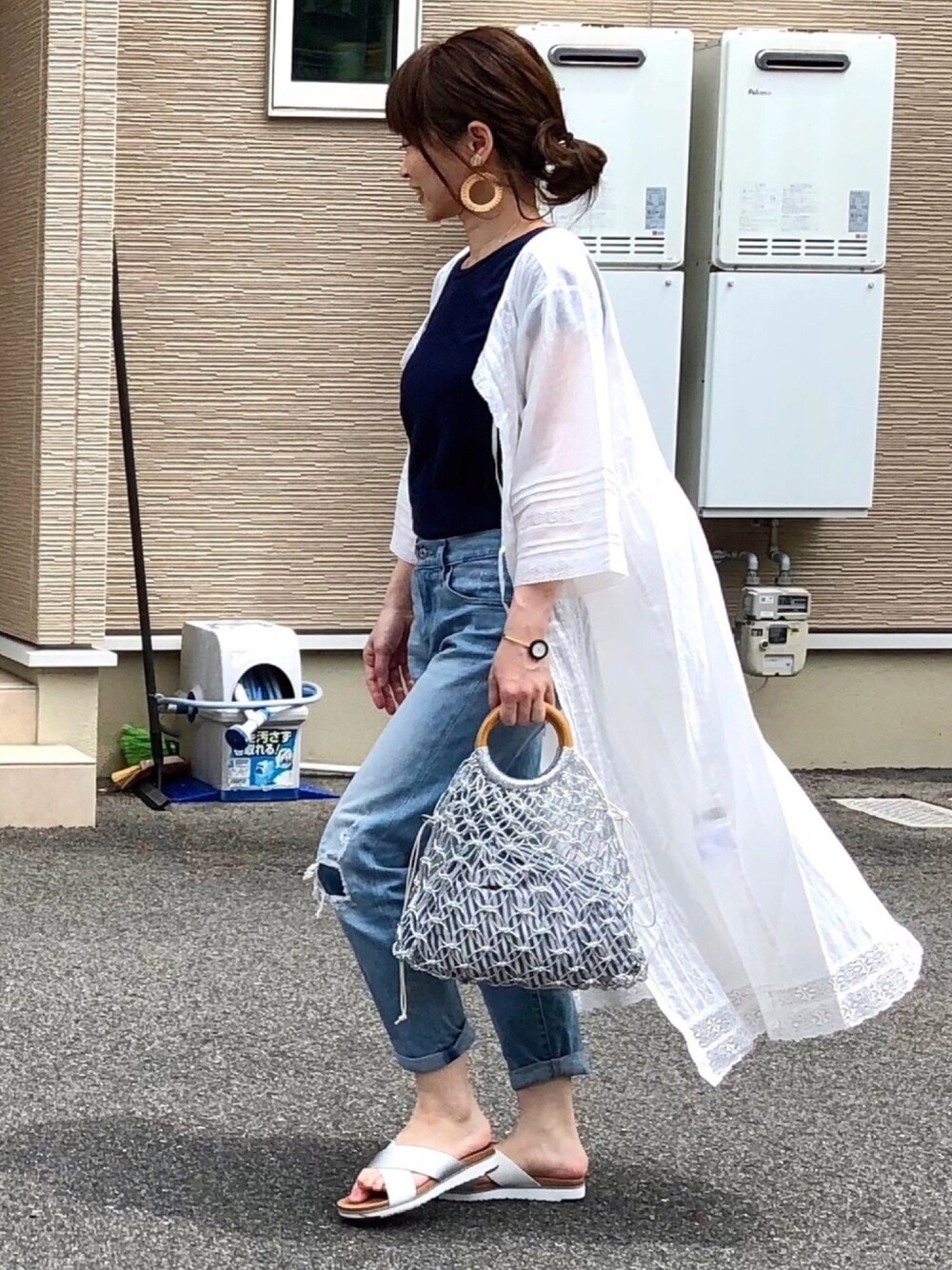「レースガウン、シャツワンピ、羽織り、UNIQLO、ユニクロ」｜「no brandのアイテム（イヤリング、ベージュ系）」を使った、高野軍曹さん（レディース・158cm）の夏コーディネートの1枚目の写真
