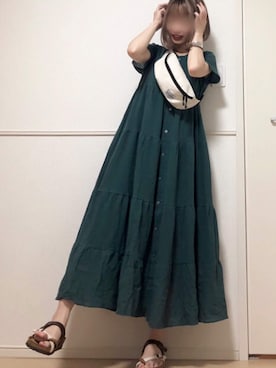 「アイテム（クラッチバッグ）」を使った、高野軍曹さん（レディース・158cm）の夏コーディネート