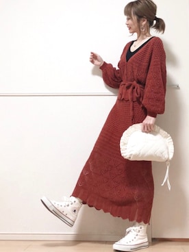 「アイテム（クラッチバッグ、ホワイト系）」を使った、高野軍曹さん（レディース・158cm）の春コーディネート