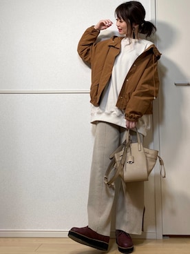 「スリットパンツ」｜「アイテム（マウンテンパーカー）」を使った、高野軍曹さん（レディース・158cm）の冬コーディネート