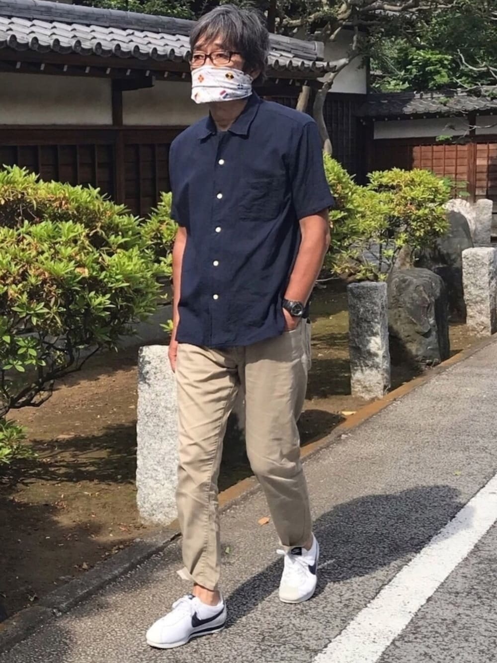 「きれいめカジュアル、ユニクロ、シンプルコーデ、NIKE、アラカン、50代」｜「UNIQLOのアイテム（デニムパンツ、ベージュ系）」を使った、ノリスケさん（メンズ・179cm）の春コーディネートの1枚目の写真
