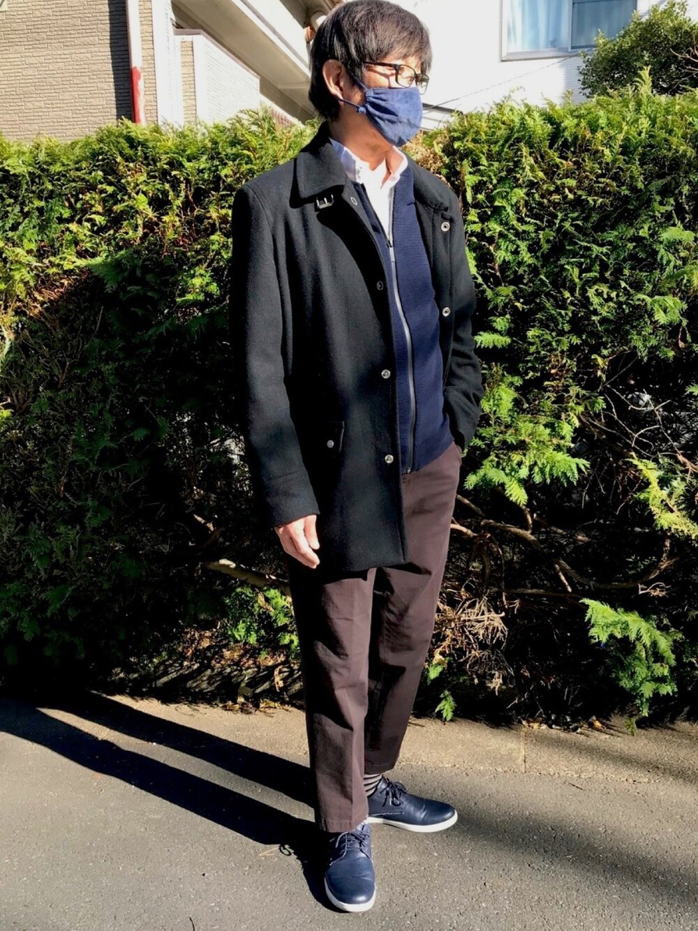「大人カジュアル、シンプルコーデ、冬、キレイめ、シャツ、mng、ben sherman、白シャツ、アンクルパンツ」｜「ZARAのアイテム（ピーコート、ブルー系）」を使った、ノリスケさん（メンズ・180cm）の冬コーディネートの1枚目の写真