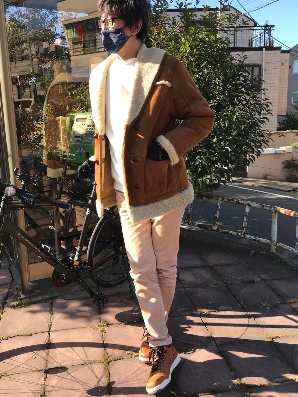 「おしゃれさんと繋がりたい、冬アウター、オトナカジュアル、大人カジュアル、VANSのスニーカー、ムートンジャケット、年末WEAR感謝祭、茶系コーデ、あったかコーデ」｜「GUのアイテム（ニット/セーター、ホワイト系）」を使った、ノリスケさん（メンズ・180cm）の冬コーディネートの1枚目の写真