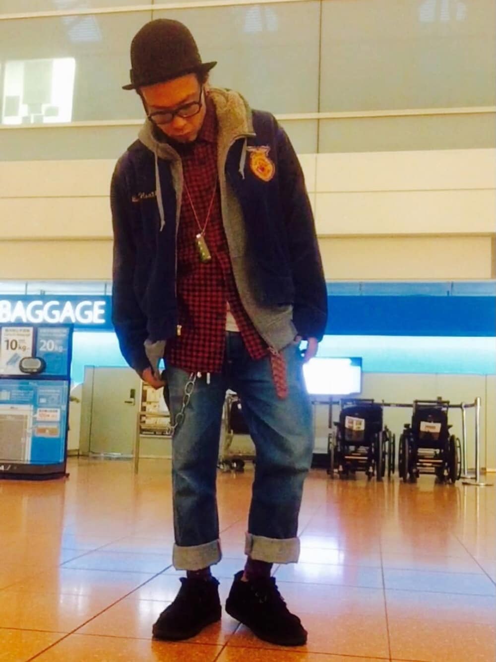 「ロールアップ、古着、UNIQLO、ボーラーハット、FFA、ootd、ジーンズ」｜「FFAジャケット(70's)のアイテム（ブルゾン、ブルー系）」を使った、歌右衛門さん（メンズ・169cm）の冬コーディネートの1枚目の写真