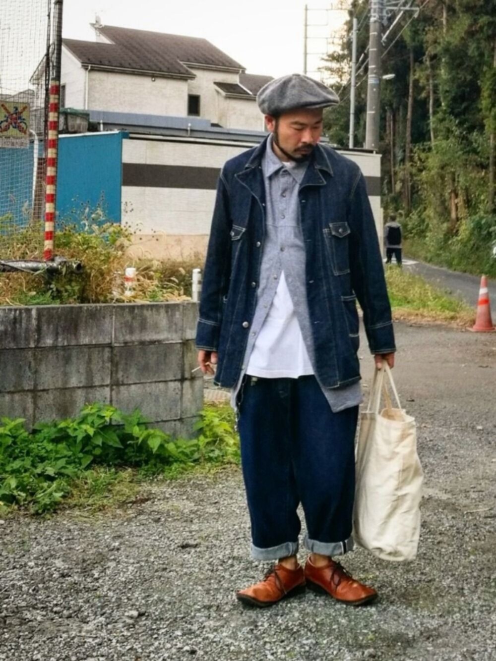 「秋冬コーデ、デニム、デニムオンデニム、アメカジ、ゆるカジ、カバーオール、bukht」｜「不明のアイテム（デニムジャケット、ブルー系）」を使った、歌右衛門さん（メンズ・169cm）の秋コーディネートの1枚目の写真