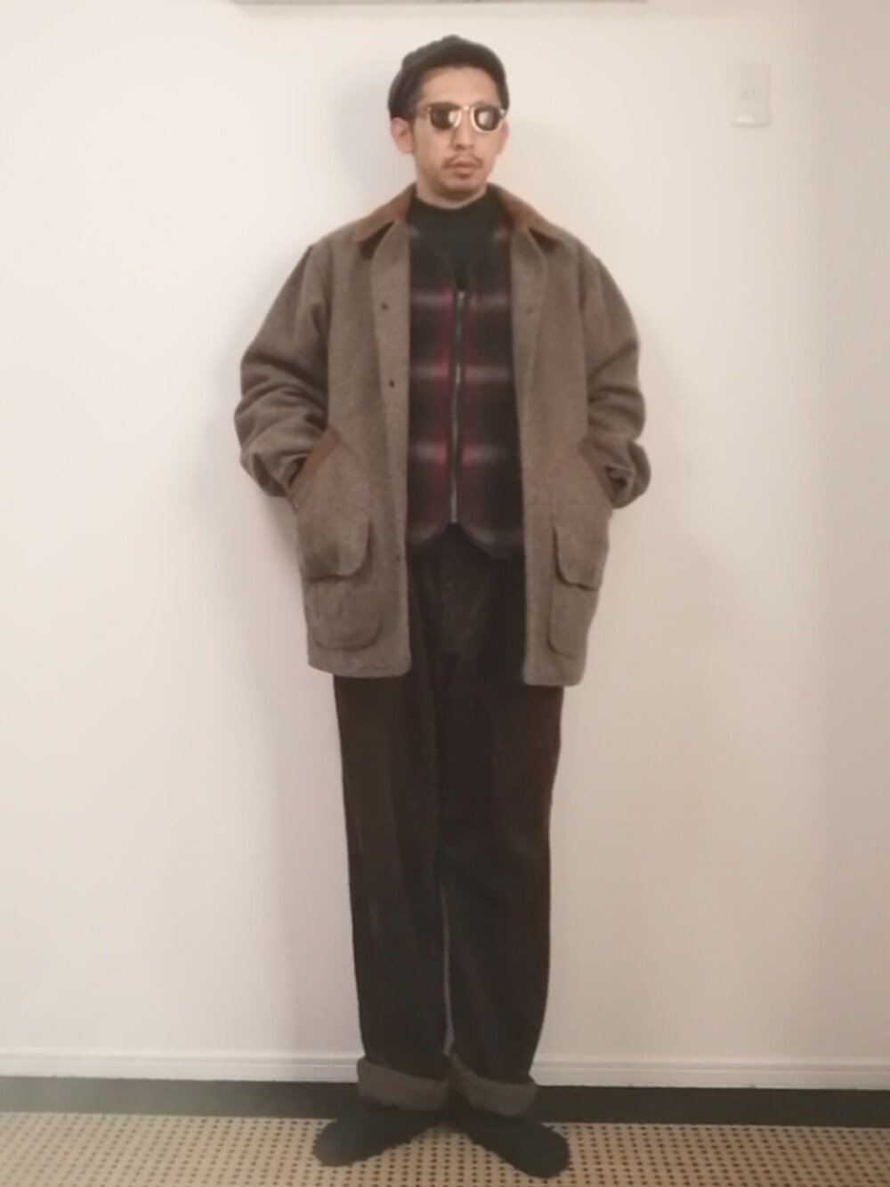 「オトナカジュアル、大人コーデ、クラシックコーデ、レトロコーデ、おやじコーデ、ウールリッチ、ブラウンコーデ」｜「Eddie Bauerのアイテム（その他パンツ、ブラウン系）」を使った、joswingさん（メンズ・173cm）の冬コーディネートの1枚目の写真