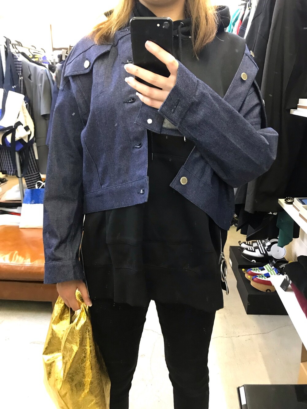 「JOHN LAWRENCE SULLIVAN、MM6 Maison Martin Margiela、フーディ、黒スキニー、ブラック」｜「JOHN LAWRENCE SULLIVANのアイテム（スウェット、ブラック系）」を使った、DAMIER_Osaka.Yumiさん（レディース・170cm）の春コーディネートの1枚目の写真