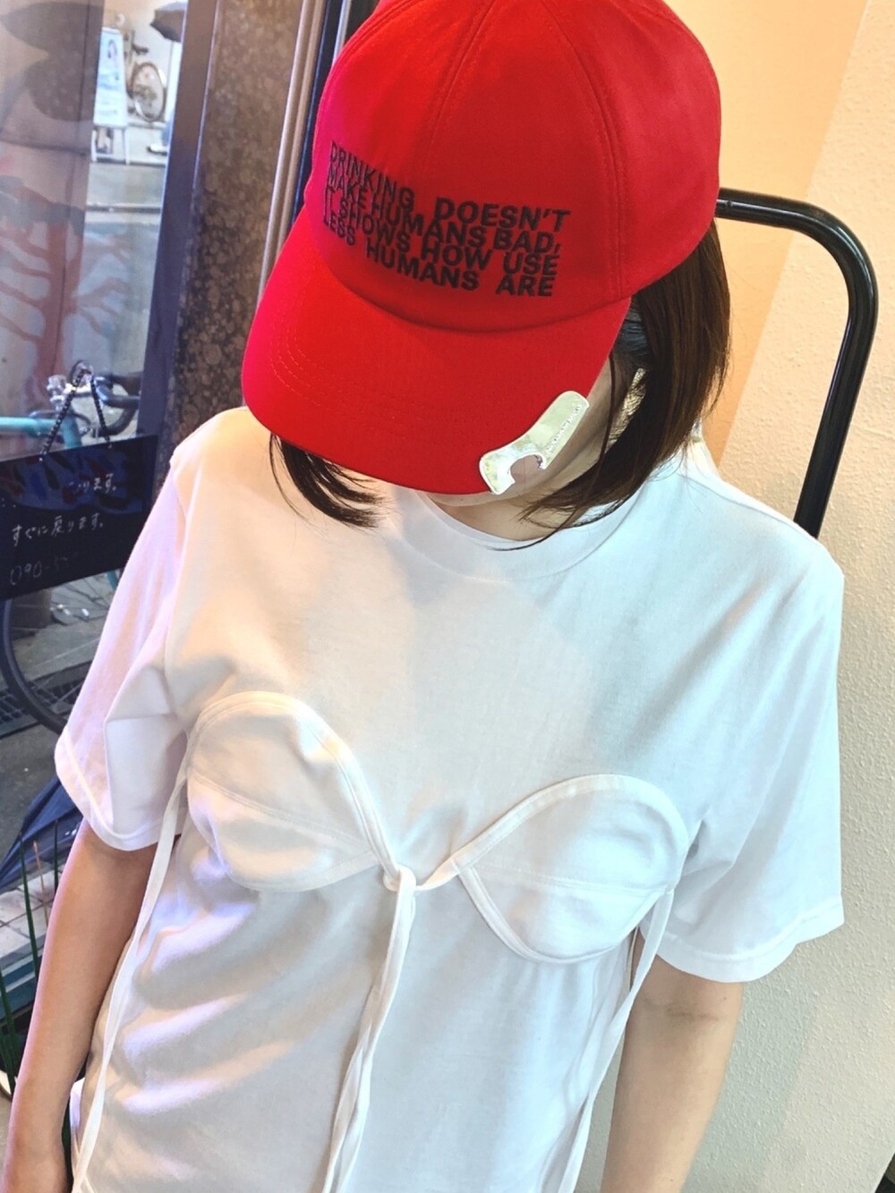 「JOHN LAWRENCE SULLIVAN、JOHNLAWRENCESULLIVAN、tsuyoshiyao、キャップ、CAP、Tシャツ、白Tシャツ、20AW」｜「JOHN LAWRENCE SULLIVANのアイテム（キャップ、レッド系）」を使った、DAMIER_Osaka.Yumiさん（レディース・170cm）の夏コーディネートの1枚目の写真