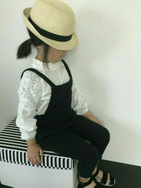 「フリルネック」｜「アイテム（サロペット/オーバーオール）」を使った、かん。さん（キッズ・110cm）の春コーディネート