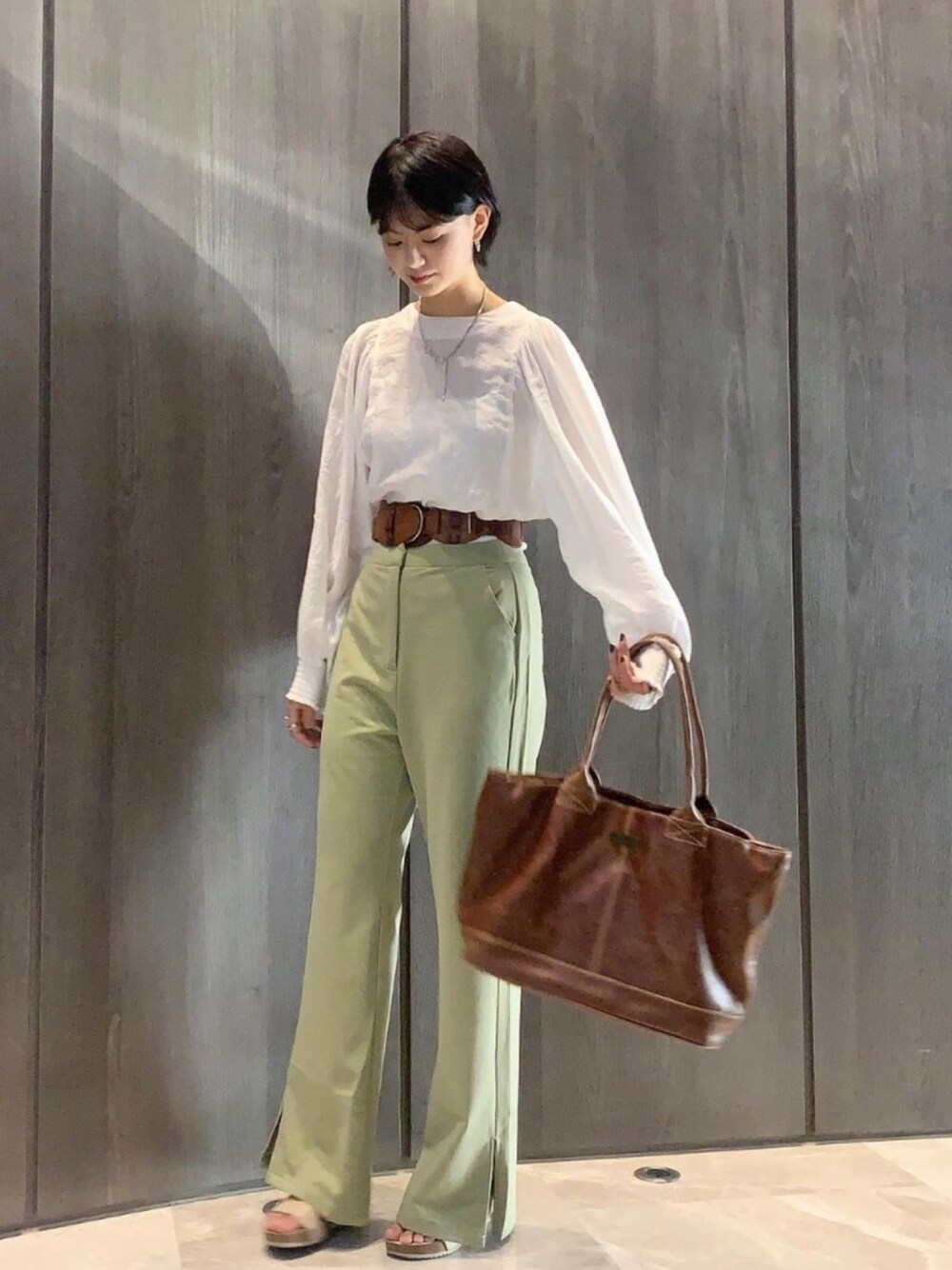 「minimattersのアイテム（パンツ、グリーン系）」を使った、Jammyさん（レディース・163cm）の秋コーディネートの1枚目の写真