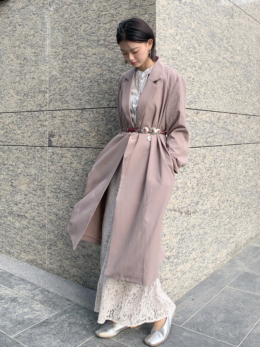 「TOGA PULLAの＜TOGA PULLA＞コンチョ レザーベルト Ψ（ベルト、ブラック系）」を使った、Jammyさん（レディース・163cm）の秋コーディネートの1枚目の写真