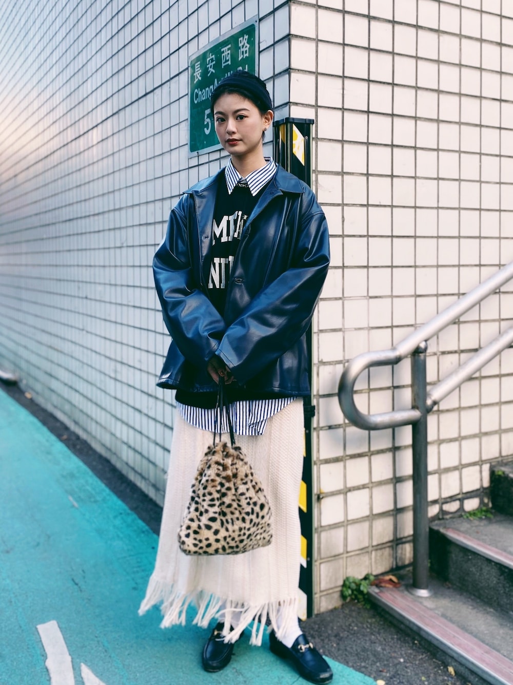 「JOURNAL STANDARDの[SLOW]VEGAN LEATHER SHORT＃（ブルゾン、ブルー系）」を使った、Jammyさん（レディース・163cm）の冬コーディネートの1枚目の写真