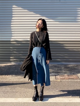 「GUIDI（グイディ）のアイテム」を使った、Una Yangさん（レディース・157cm）の冬コーディネート