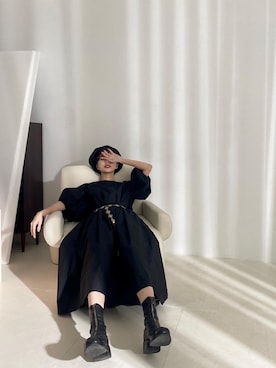 「GUIDI（グイディ）のアイテム」を使った、Una Yangさん（レディース・157cm）の秋コーディネート